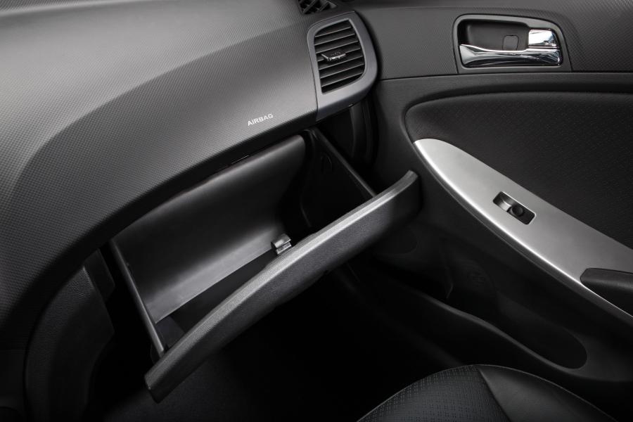  Hyundai Solaris 2011 года  (фото 35 из 45)